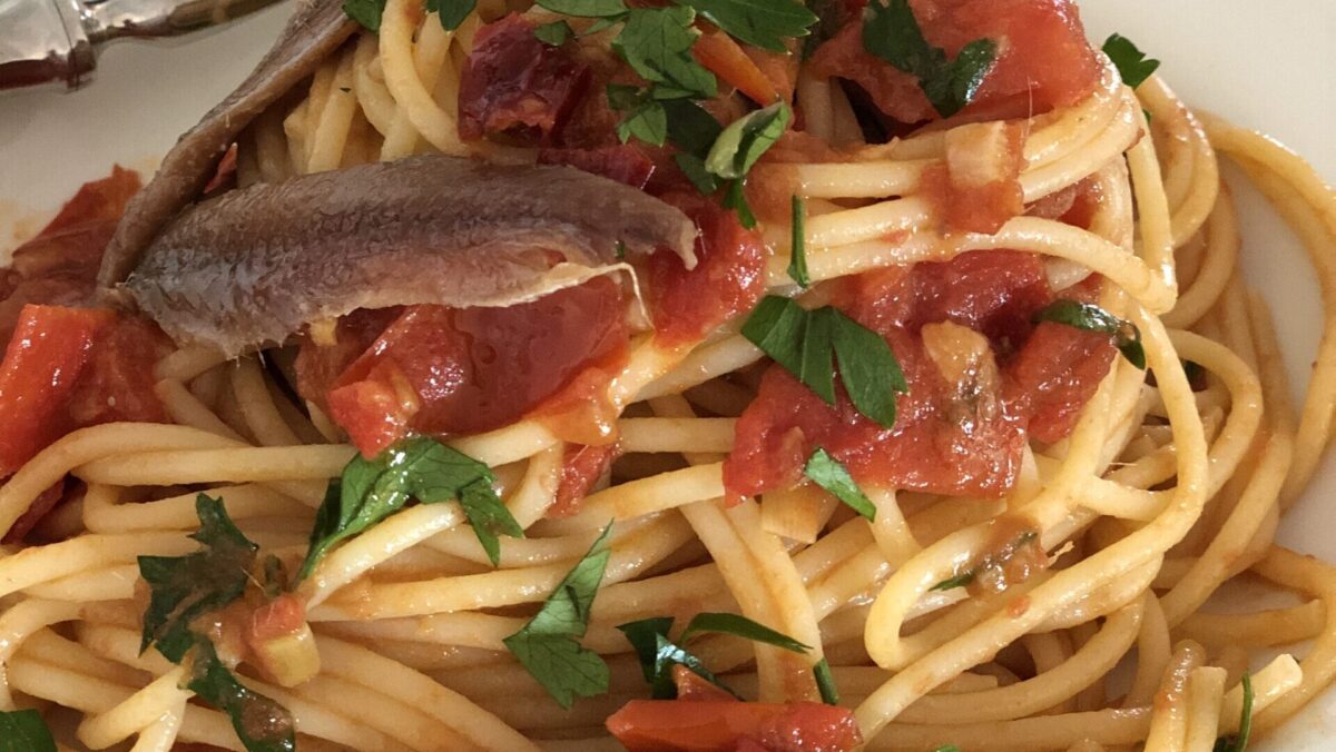 Make in 20 minutes! Spaghetti with a Spicy Tomato Anchovy Sauce