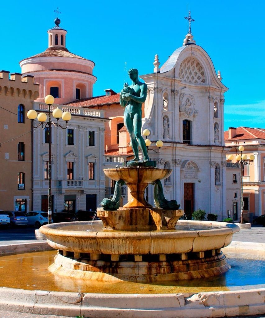 Aquila piazza and fountain