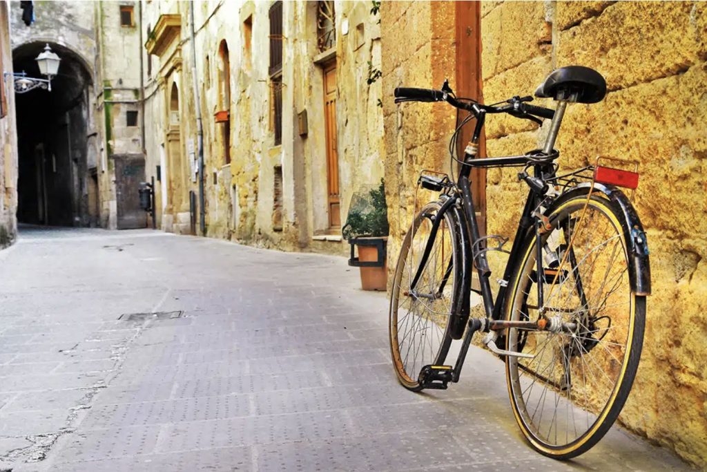 Enjoy a bike in dream of Italy