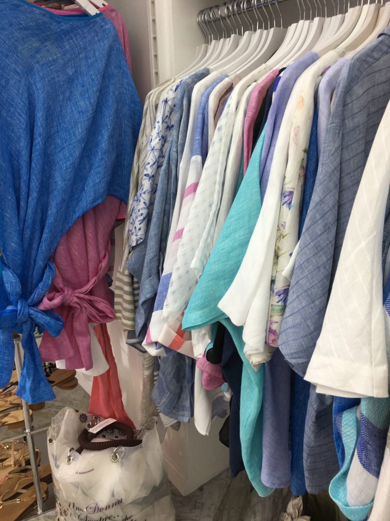 Dress in linen during the summer in Rome