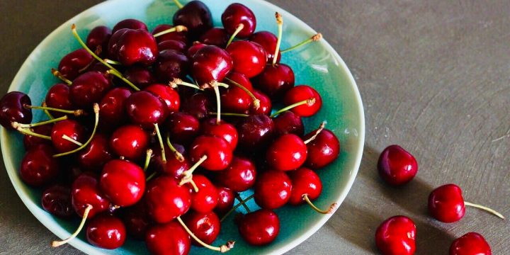Cherries in bowl